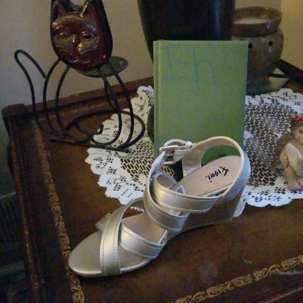 Shoes - Picture 2 of 2